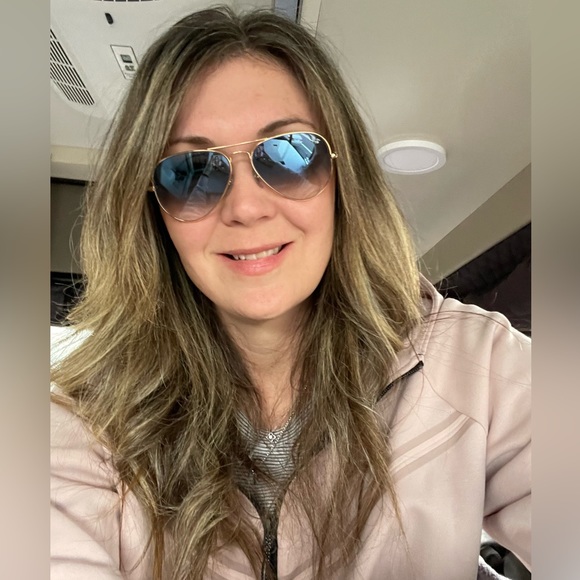 Meet your Posher, Jennifer - Picture 1 of 1